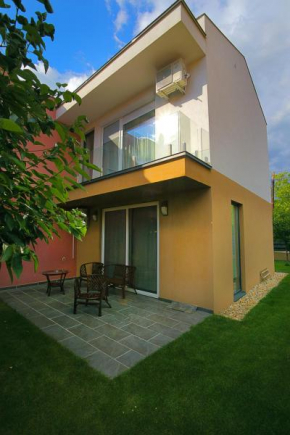 Отель Townhouse on Budapest border  Будаорс